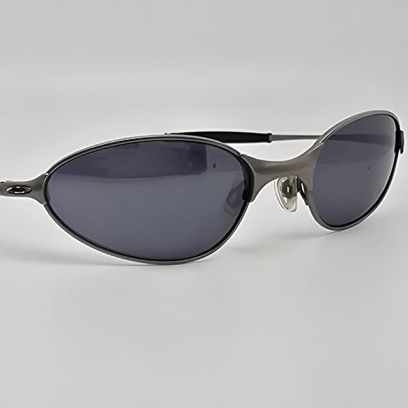 Oakley 05-807 C Wire Titanium Frame Titanium Iridium Lens Sunglasses w Flexhinge - Picture 7 of 16